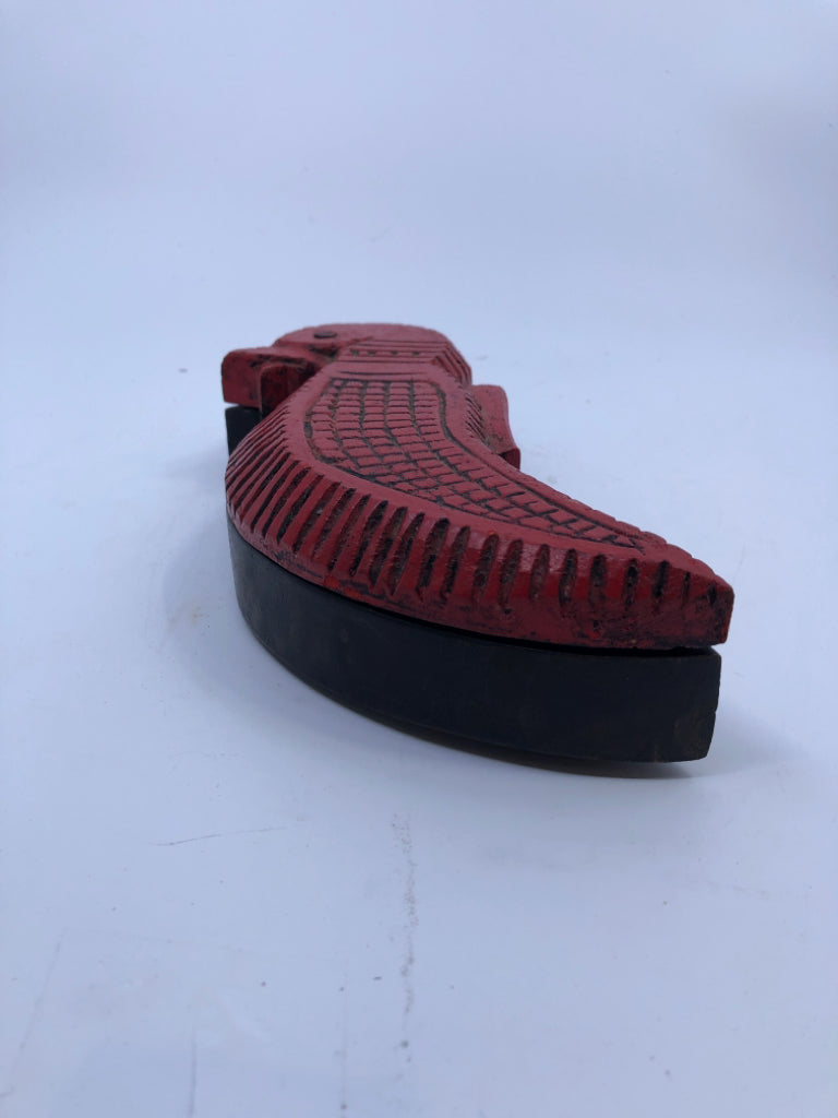 BLACK AND RED CARVED BIRD SHAPED DIVIDED TRINKET BOX.