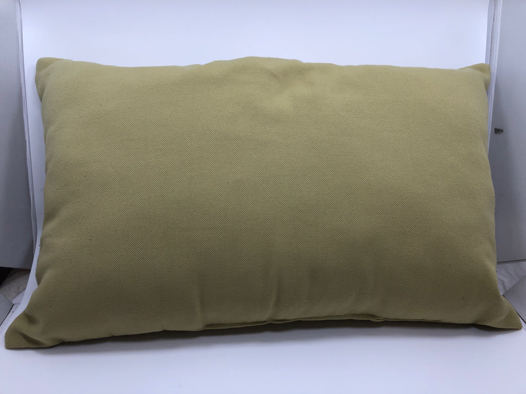 GREEN PILLOW W/WOODEN BUTTONS.