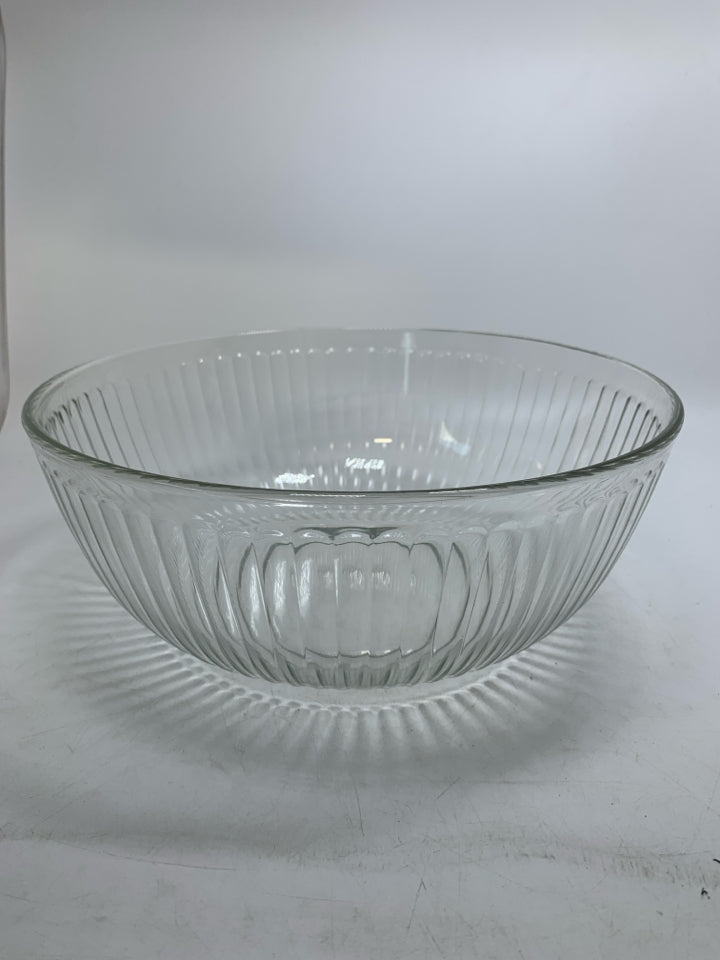 LARGE CLEAR RIBBED GLASS MIXING BOWL.