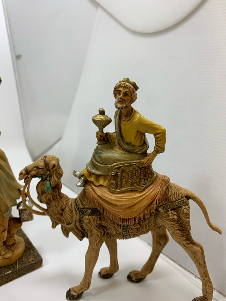 VTG 19 PC FONTANINI NATIVITY SET PLASTIC MADE IN ITALY.
