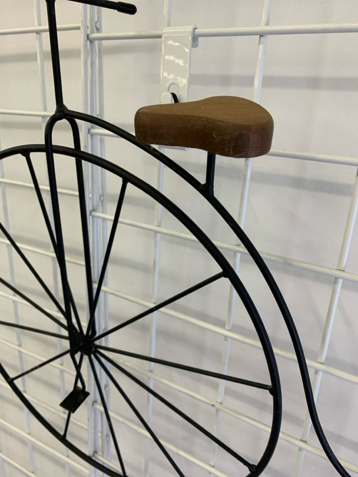 METAL BICYCLE WALL HANGING.