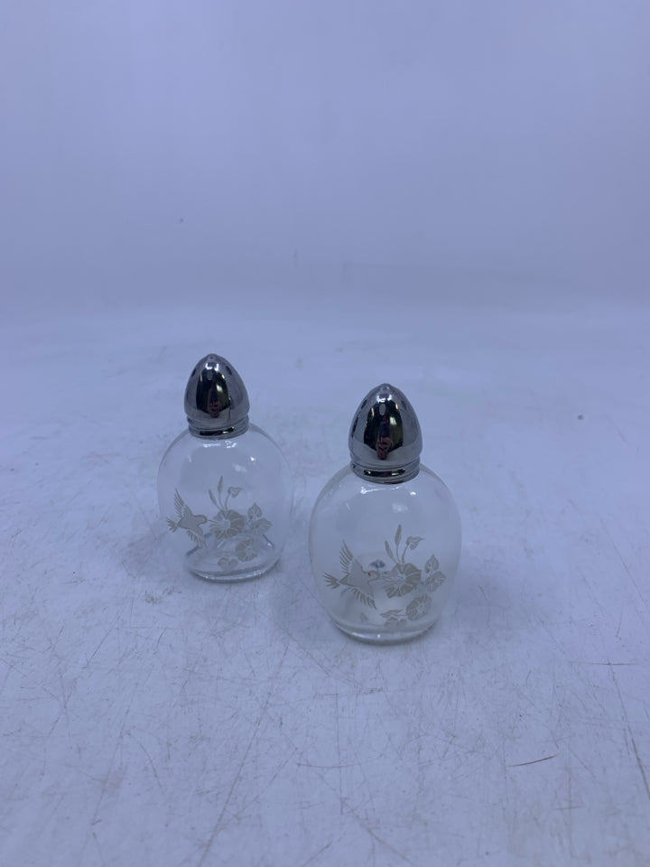 GLASS W/ FROSTED HUMMING BIRDS.