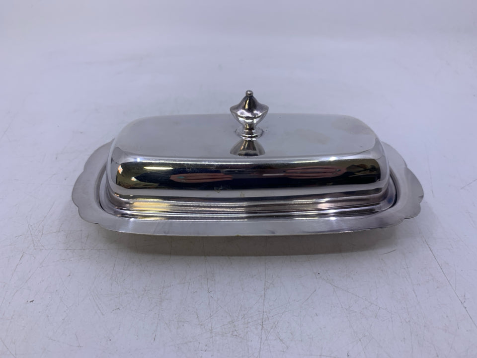 SILVER METAL COVERED BUTTER DISH W/ GLASS INSERT.