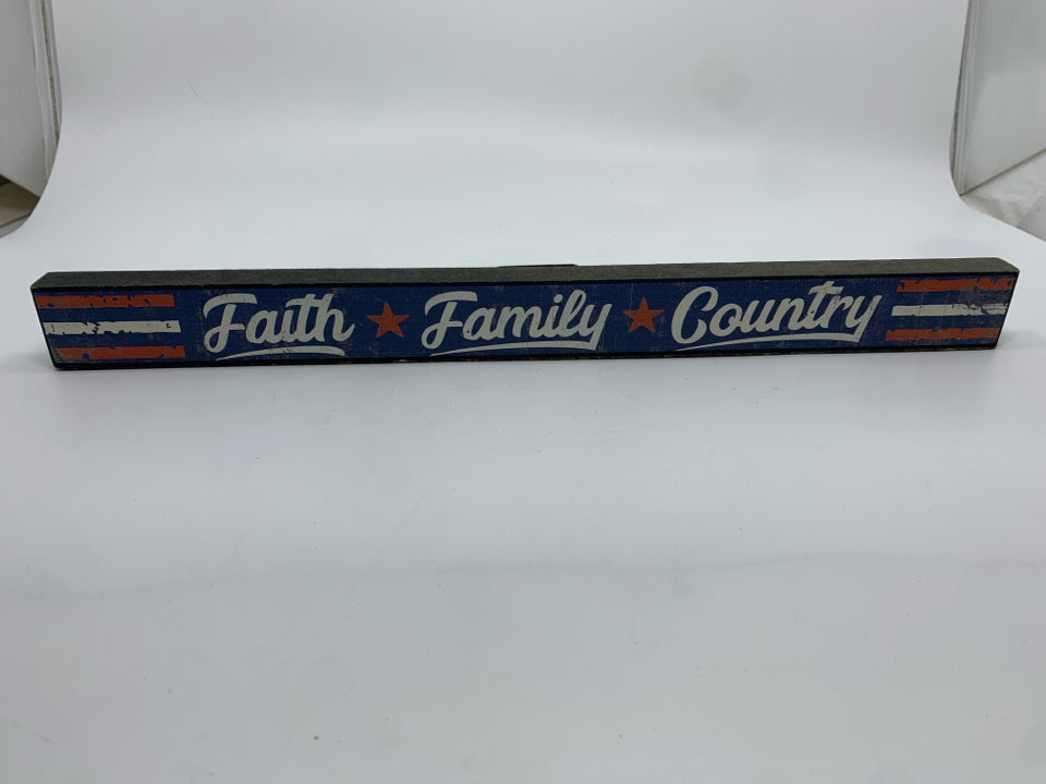FAITH FAMILY COUNTRY WOOD BLOCK SIGN.