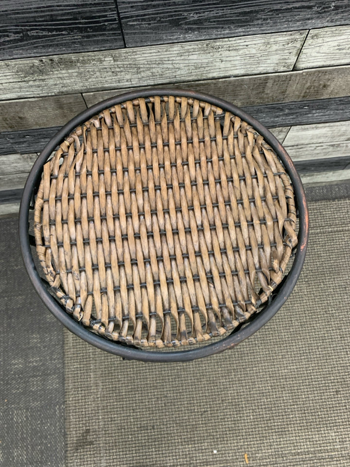 METAL PLANT STAND W/WICKER TOP.