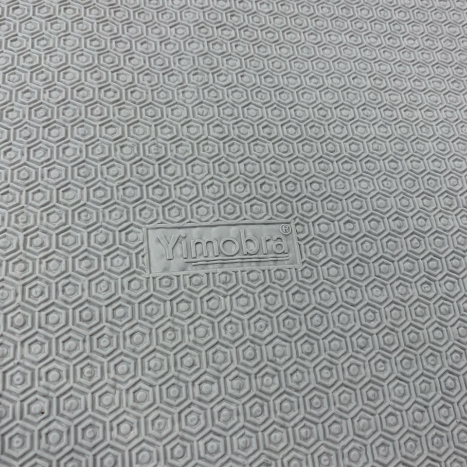 GRAY YIMOBRA FLUFF BATH MAT.