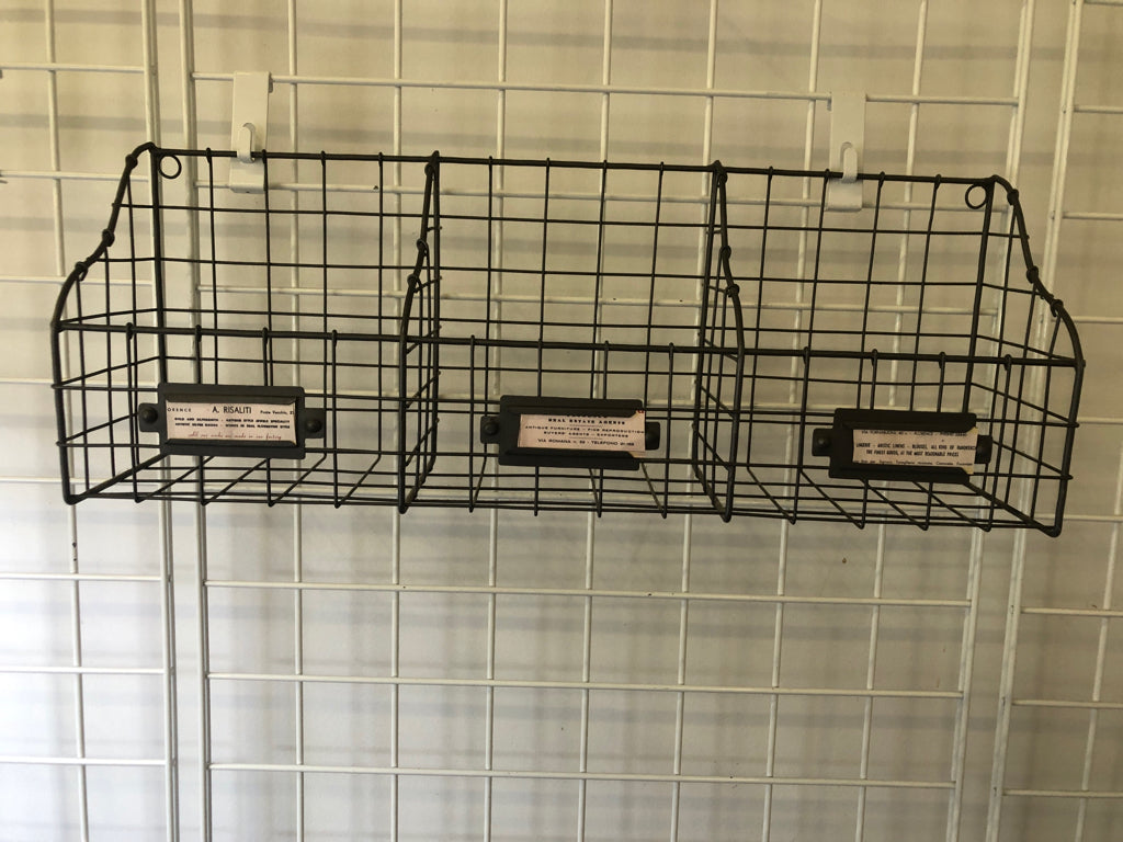 WIRE 3 BASKET WALL HANGING.