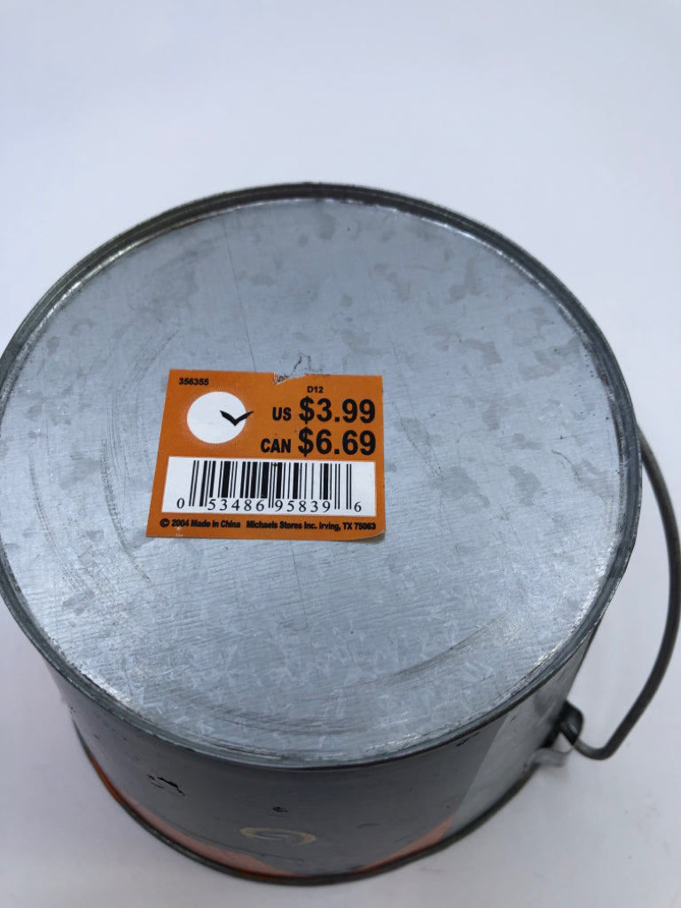 BLACK CAT GALVANIZED METAL BUCKET.