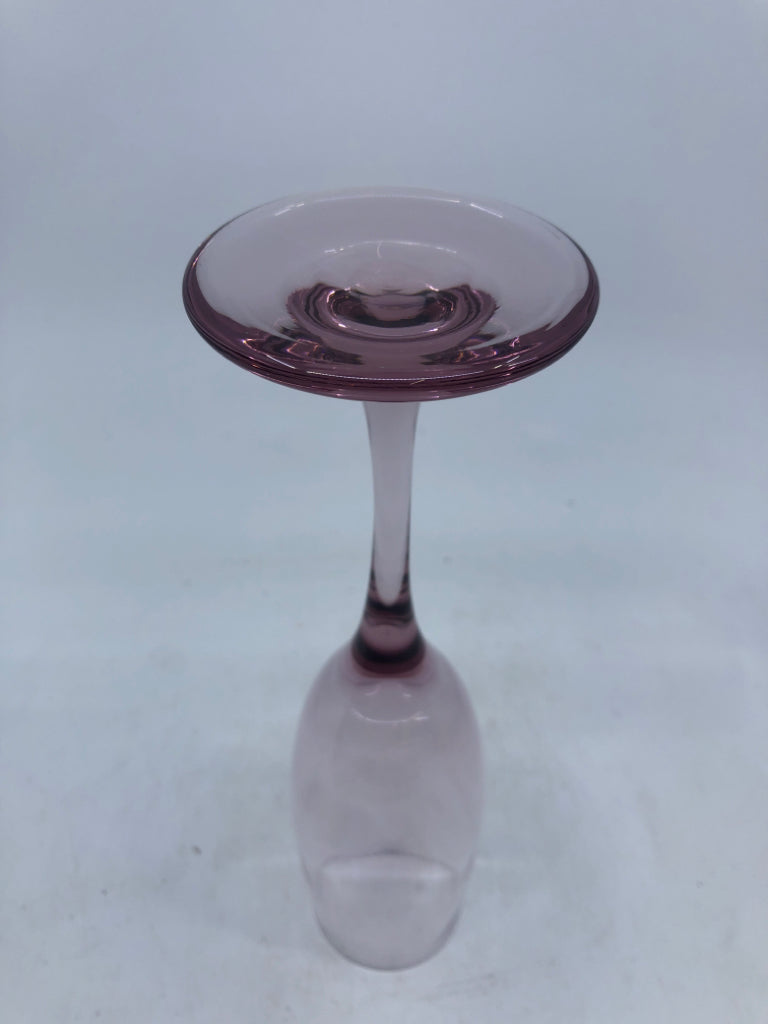 4 PINK TINTED CHAMPAGNE FLUTES.