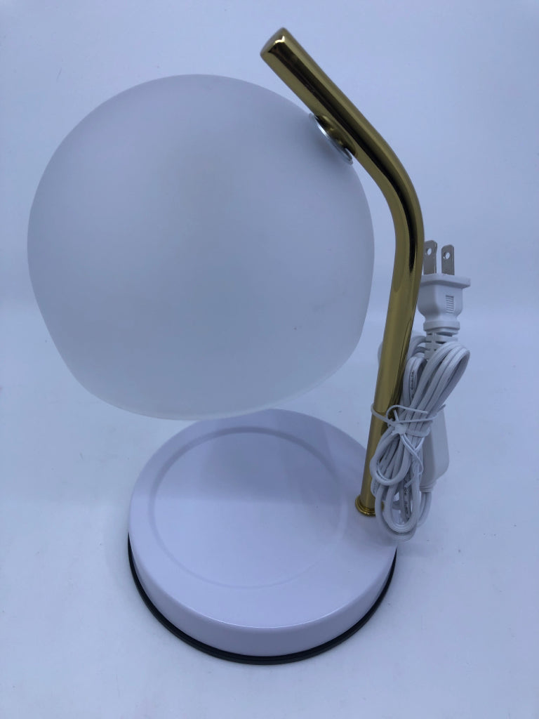 NIB CANDLE WARMER.