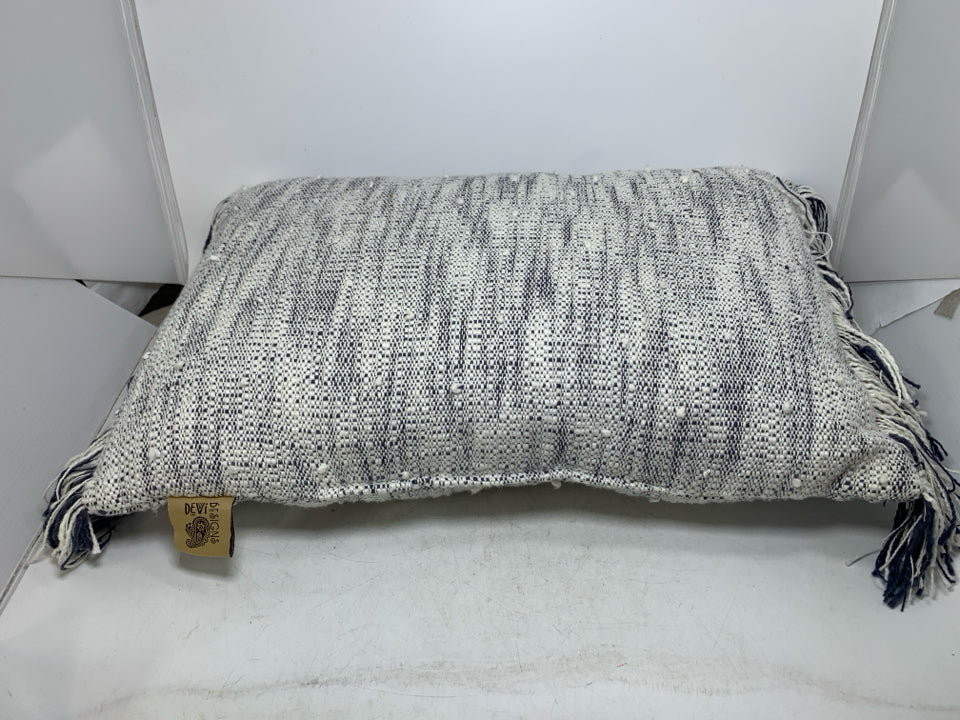 BLUE/WHITE FRINGE RECTANGLE PILLOW.