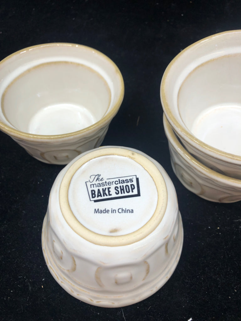 4 CREAM DISTRESSED SAUCE CUPS.
