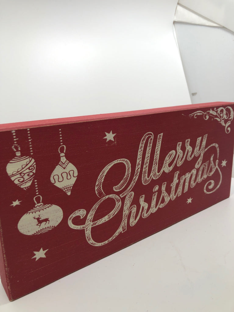RED WOOD "MERRY CHRISTMAS" WALL HANGING.
