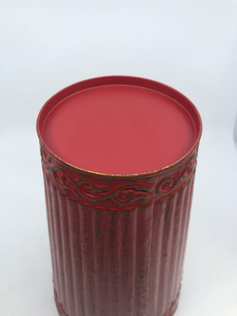 DISTRESSED RED METAL VASE W/ GOLD DETAIL.