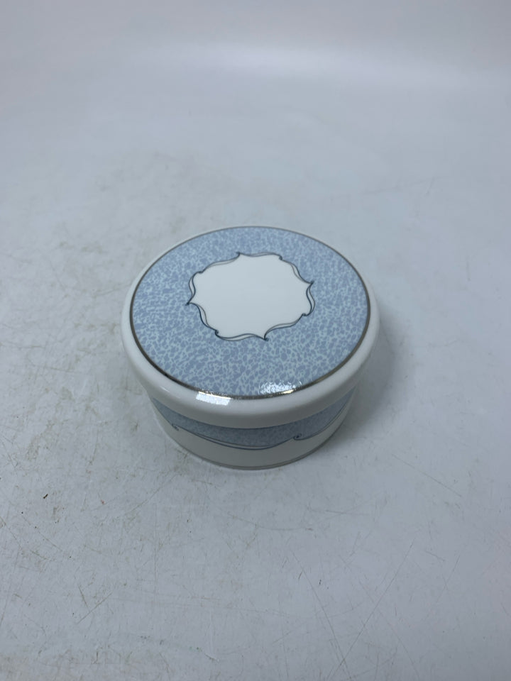 WEDGWOOD BONE CHINA VENICE ROUND RING HOLDER TRINKET BOX.
