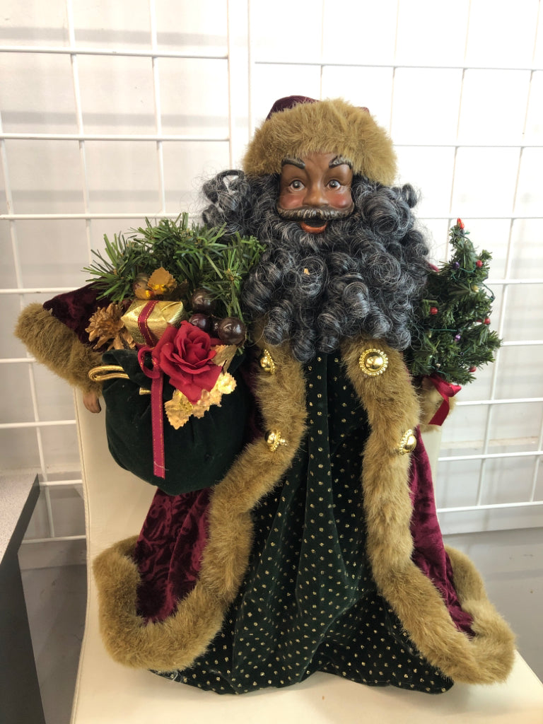 SANTA TREE TOPPER W/PRESENTS AND WINTER PIP.