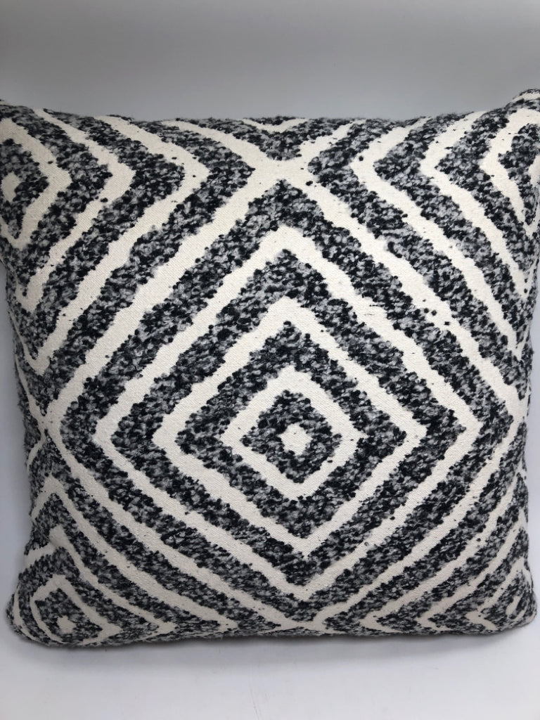 B&W TEXTURED GEOMETRIC PILLOW.