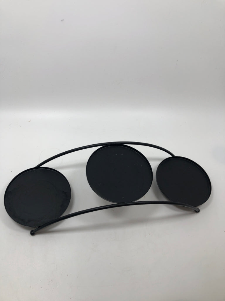 3-SECTION ARCHED METAL CANDLE HOLDER.