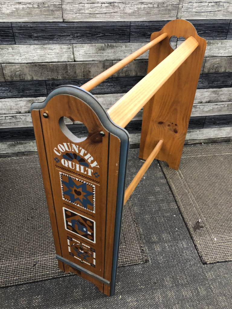 "COUNTRY QUILT" WOOD RACK.