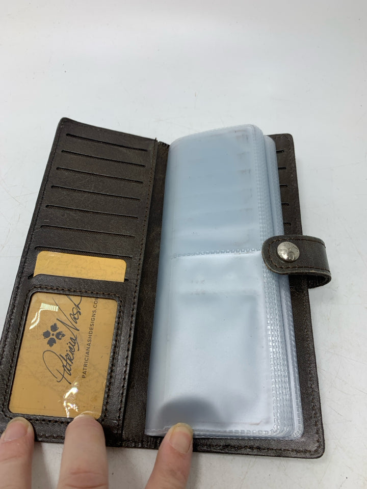 Patricia Nash Tooled Leather Turquoise Wallet *Minor Interior Wear