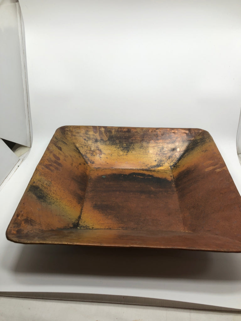DISTRESSED ORANGE & BROWN HAMMERED METAL CENTERPIECE BOWL.