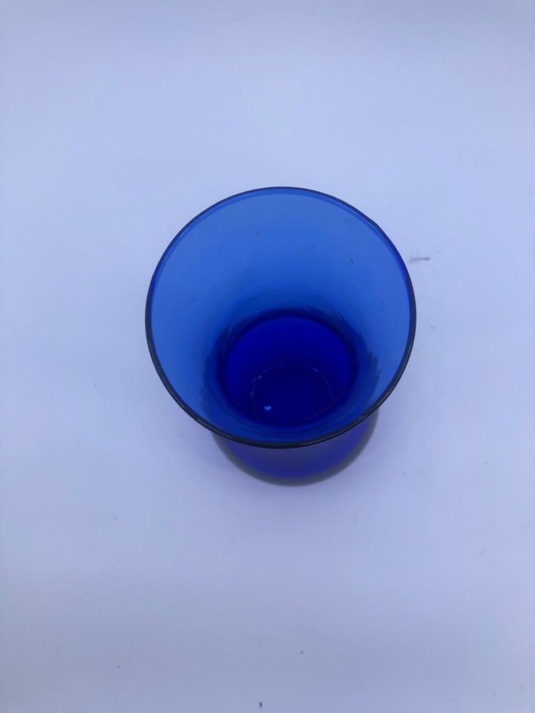 BLUE WAVY HOUR GLASS SHAPE VASE.