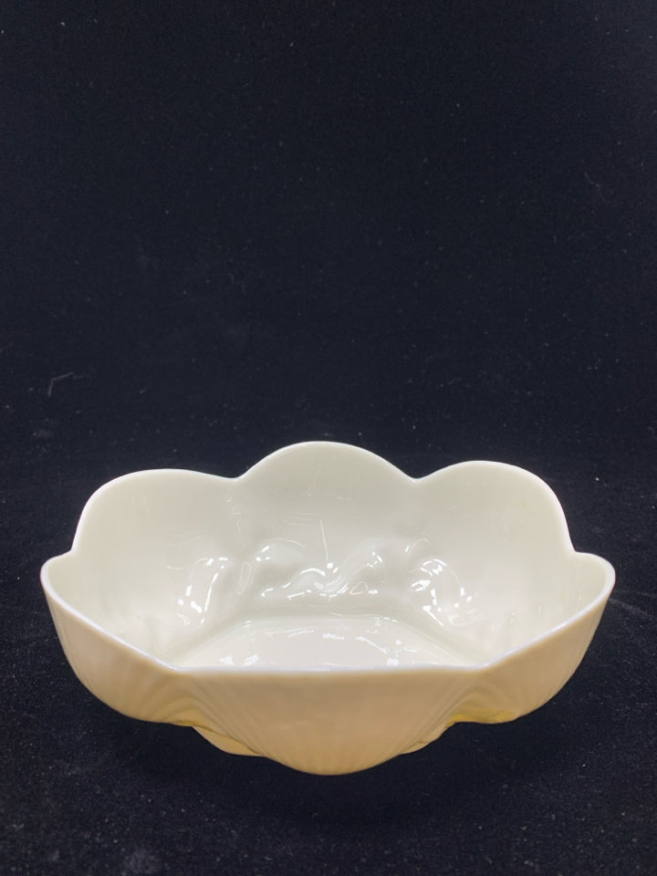 BELLEEK PORCELAIN SHELL DISH.