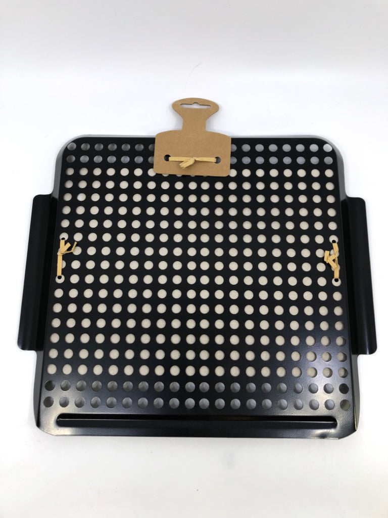 NWT BARBECUE TOPPER TRAY.