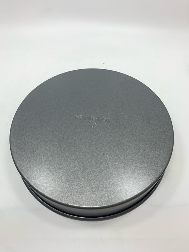 ROUND NON STICK CAKE PAN.