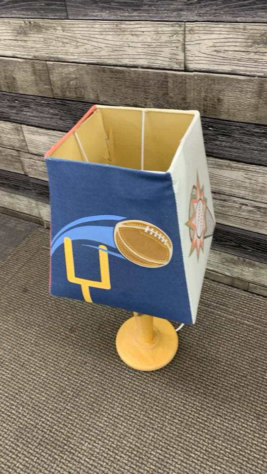 SPORTS LAMP W/WHISTLE.