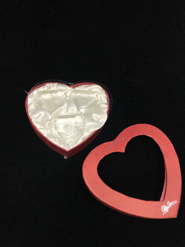 3PC CRYSTAL PAPERWEIGHTS IN HEART BOX.