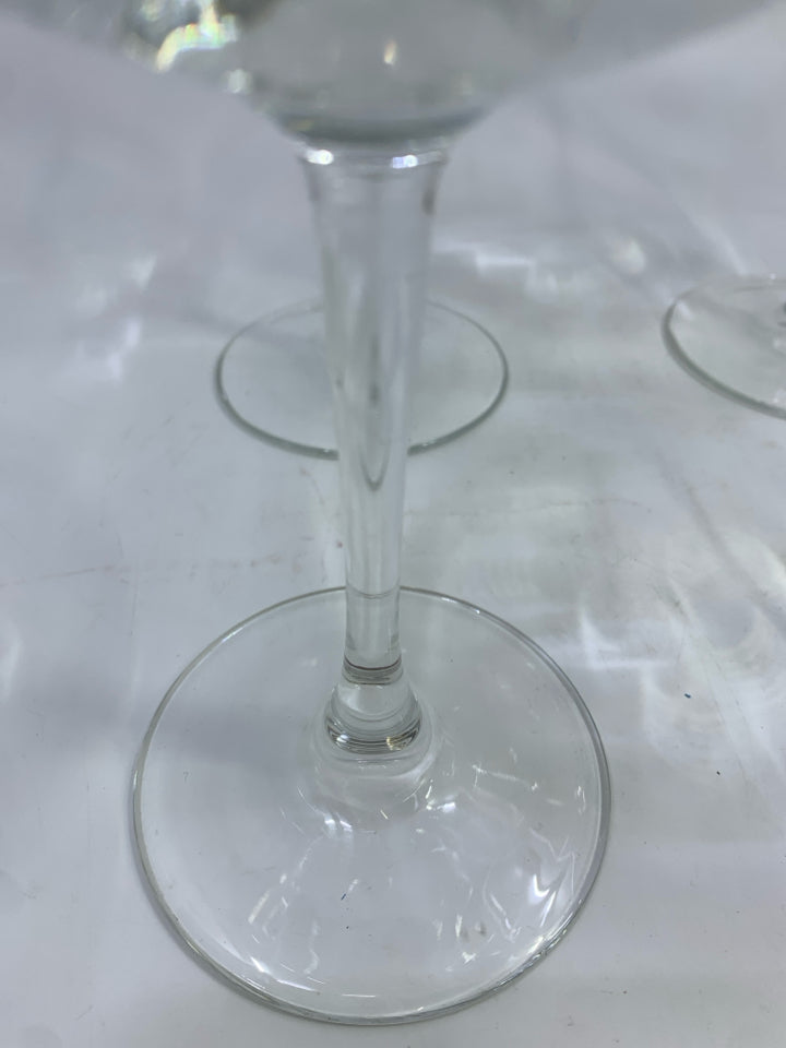 4 CLEAR GLASS GOBLET STYLE WINE GLASSES.