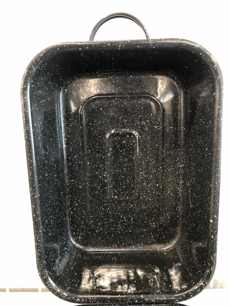 2PC BLACK SPECKLED METAL ROASTING PAN.