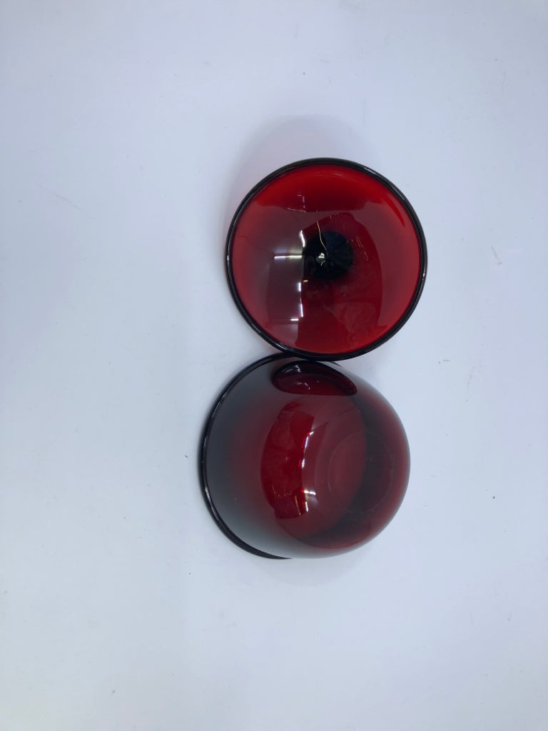 SMALL CRANBERRY RED GLASS COVERED SUGAR BOWL.