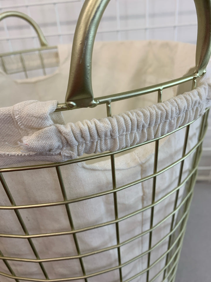 GOLD HAMPER W/ WHITE FABRIC LINER.