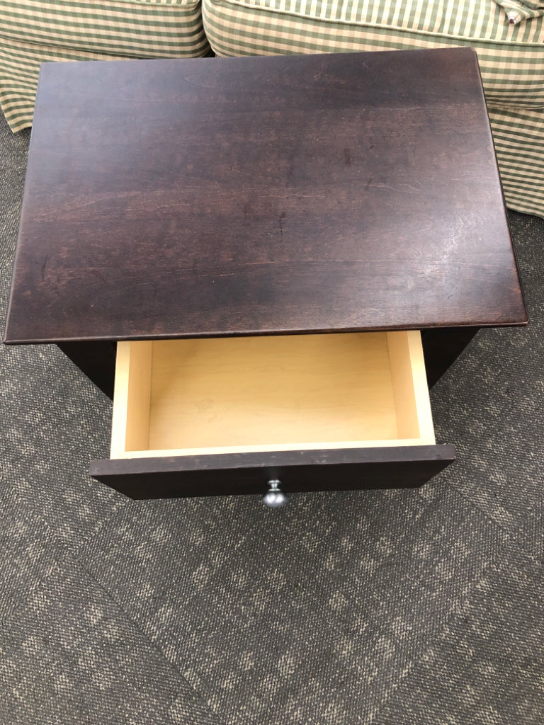 DARK BROWN NIGHTSTAND W/2 DRAWERS & SILVER KNOBS.