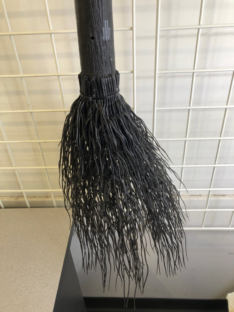 BLACK PLASTIC DECORATIVE WITCH'S BROOM PURPLE BOW.