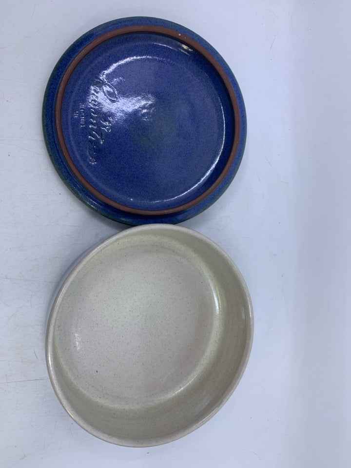 BLUE/WHITE COVERED BAKER W/ HANDLE ON LID.