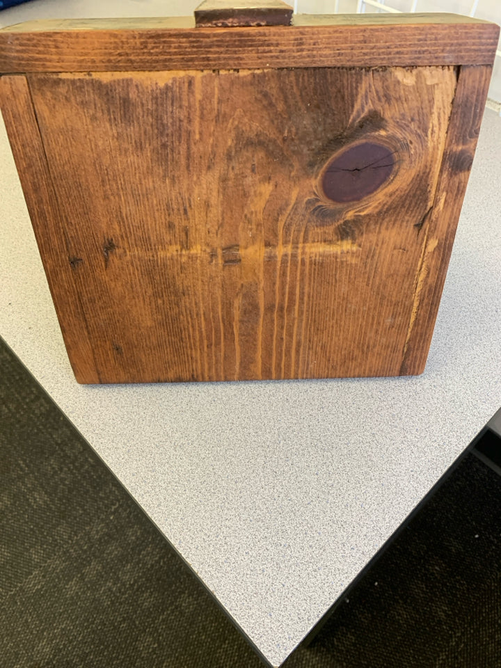 PRIMITIVE WOOD RUSTIC SHELF DECOR.