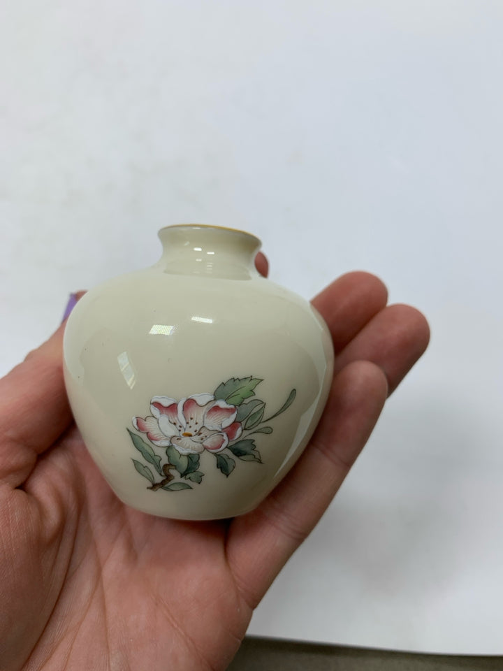 MINI BED VASE W/ SONG BIRD & FLOWERS.