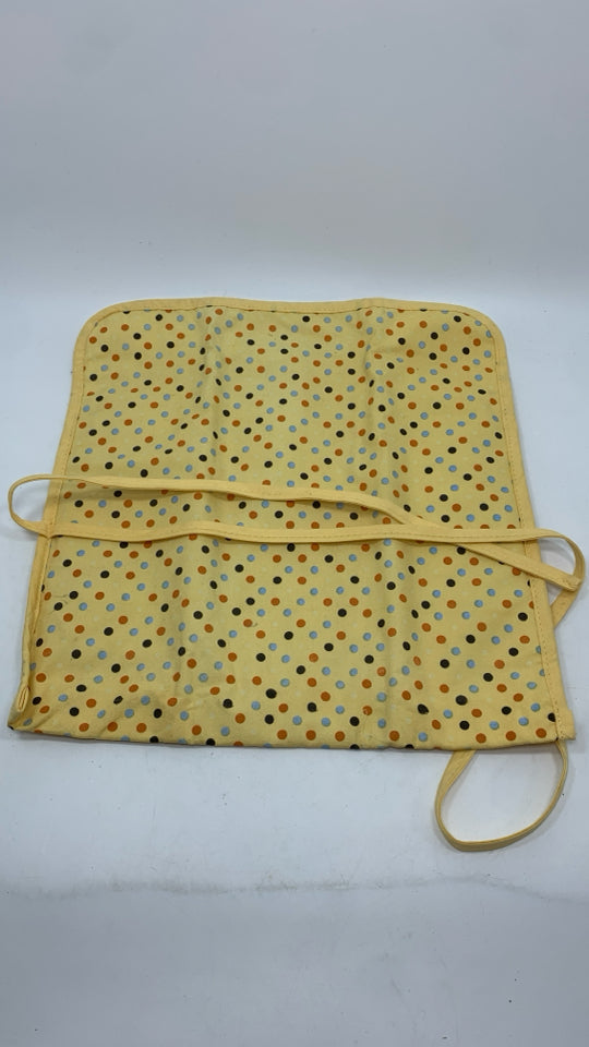 YELLOW W/POLKA-DOT BRUSH CARRIER.