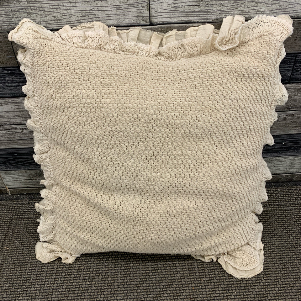 LG SQUARE LACE PILLOW.