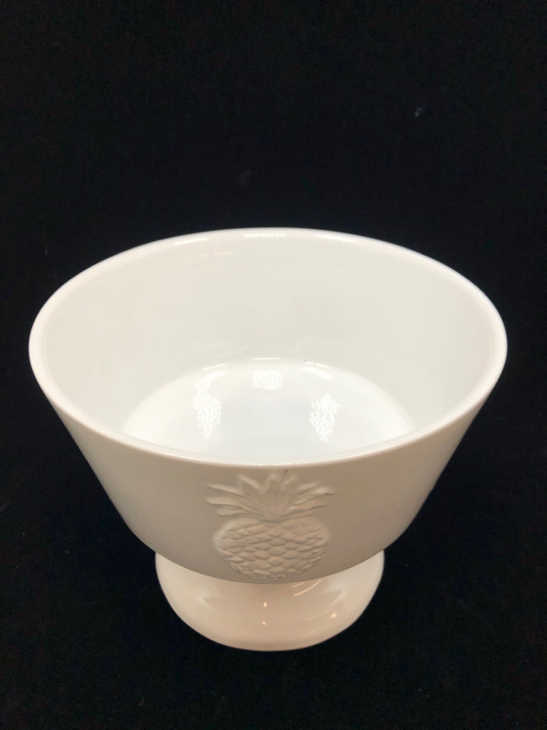 WHITE DESSERT BOWL W/PINEAPPLE DESIGN.
