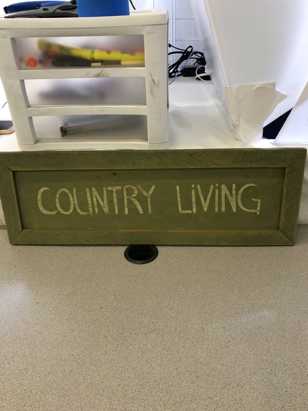 GREEN COUNTRY LIVING SIGN.