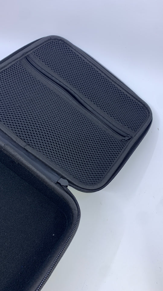 BLACK CASE WITH ZIPPER-CASELING.