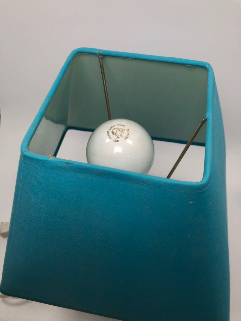 BLUE CERAMIC BASE LAMP W/BLUE SHADE.
