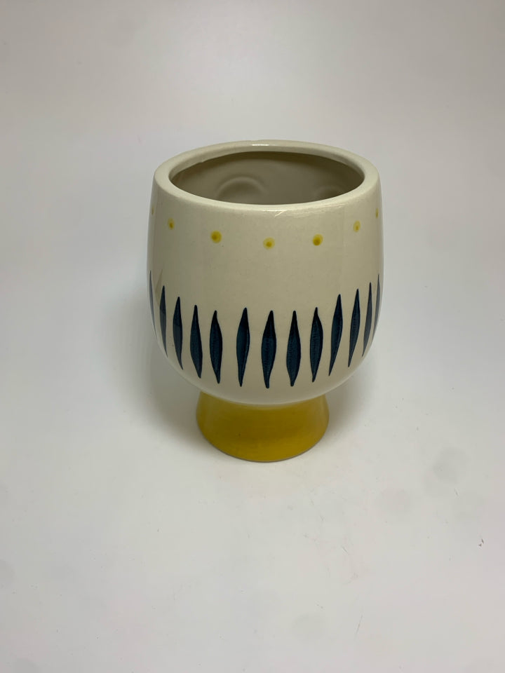 YELLOW DETAILED FACE PLANTER.