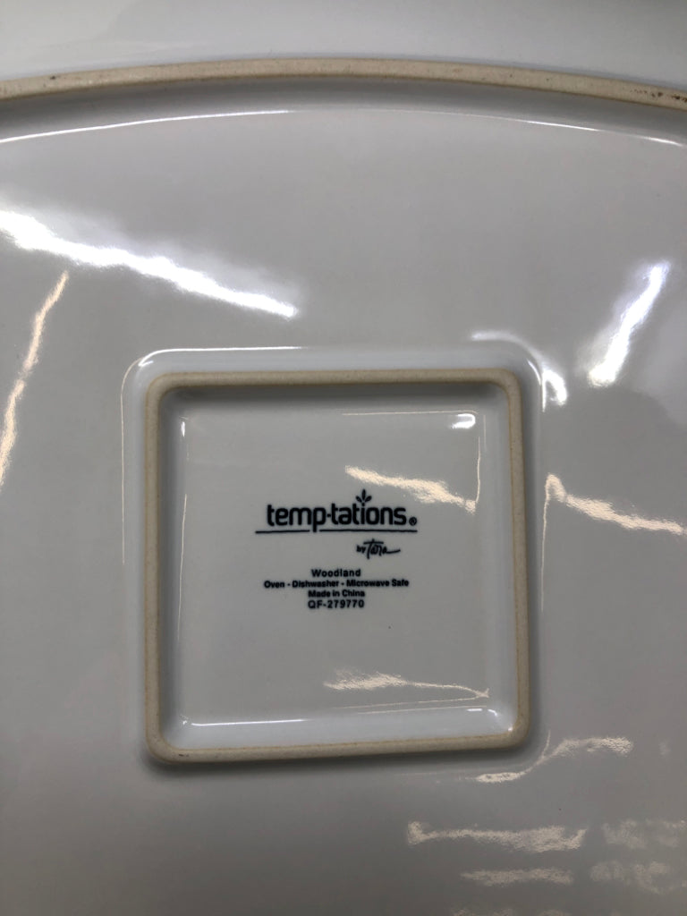 4 TEMPTATIONS WHITE SWIRL PORCELAIN DINNER PLATES.