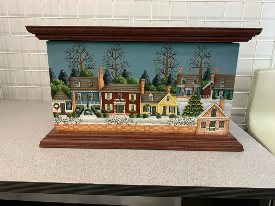 WILLIAMSBURG HAND-PAINTED STORAGE BOX W/LID.