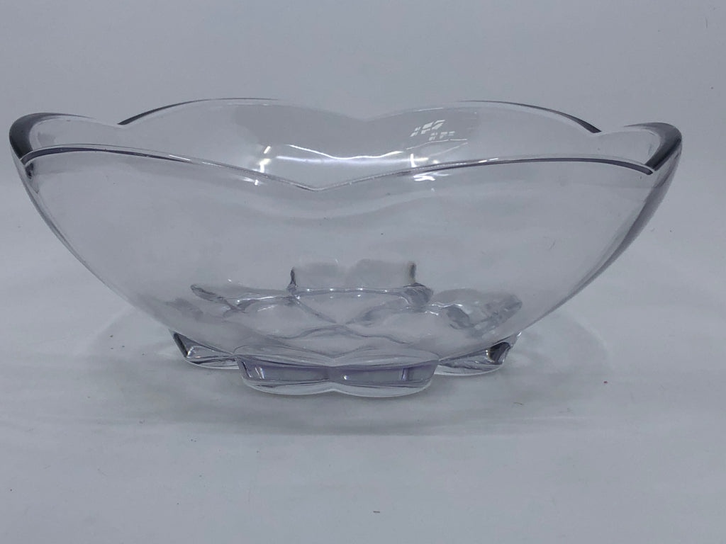 CLEAR GLASS BOWL CLOVER BOTTOM.